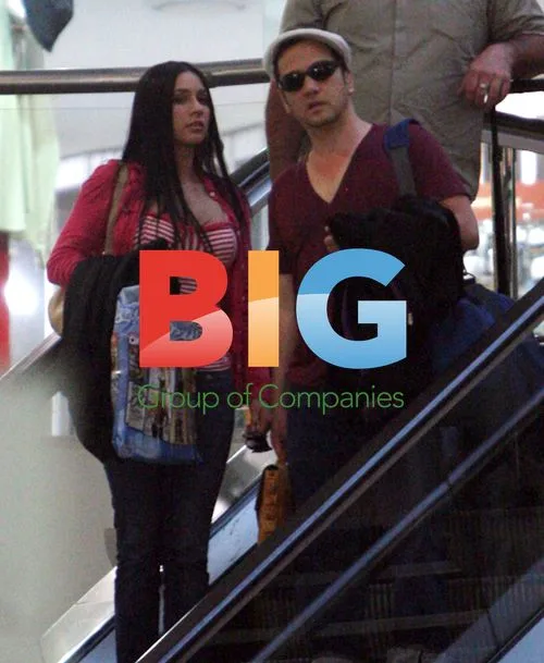 Rob Schneider Arriving at Perth Airport