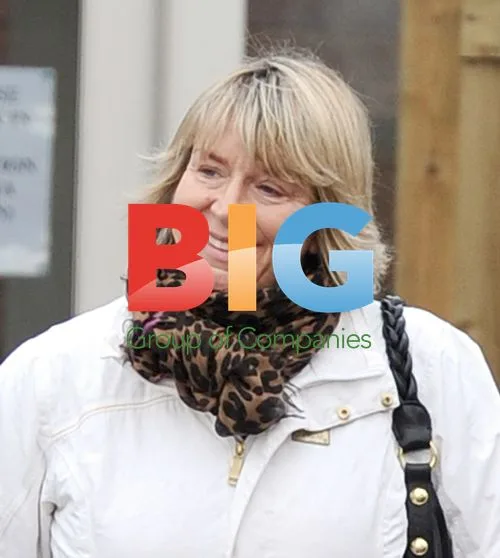 Fern Britton arrives at vet with cat