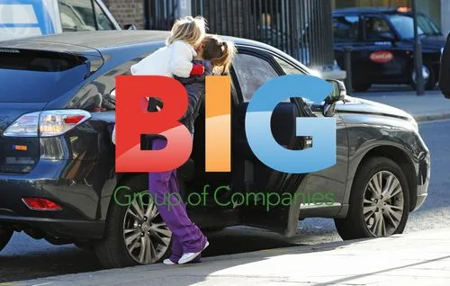 Elen Rivas and Daughter Out in London