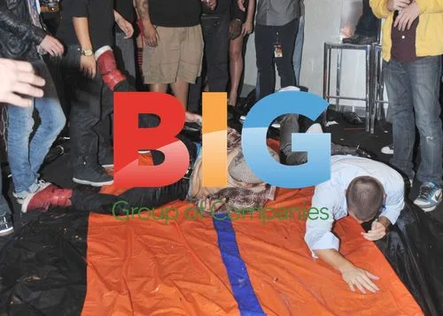 Pete Wentz, Holly Madison Slip & Slide Game