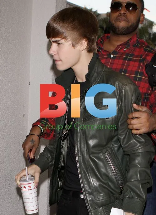 Unhappy Justin Bieber at In-N-Out Burger