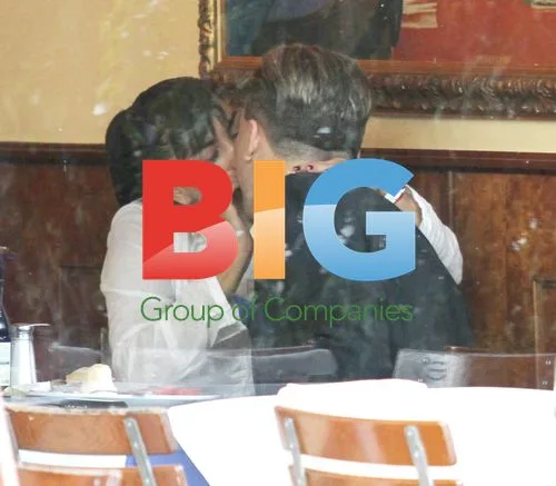 Cristian Castro and Girlfriend Share Romantic Meal