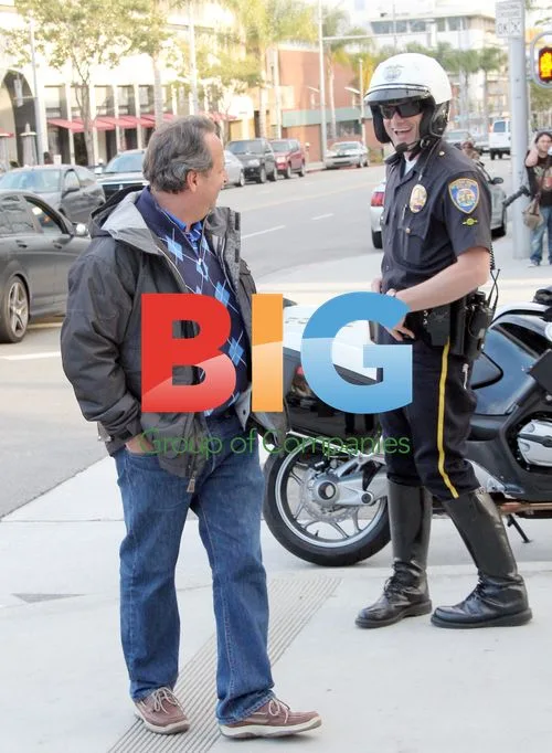 Jon Lovitz Talks to Police About Motorcycles