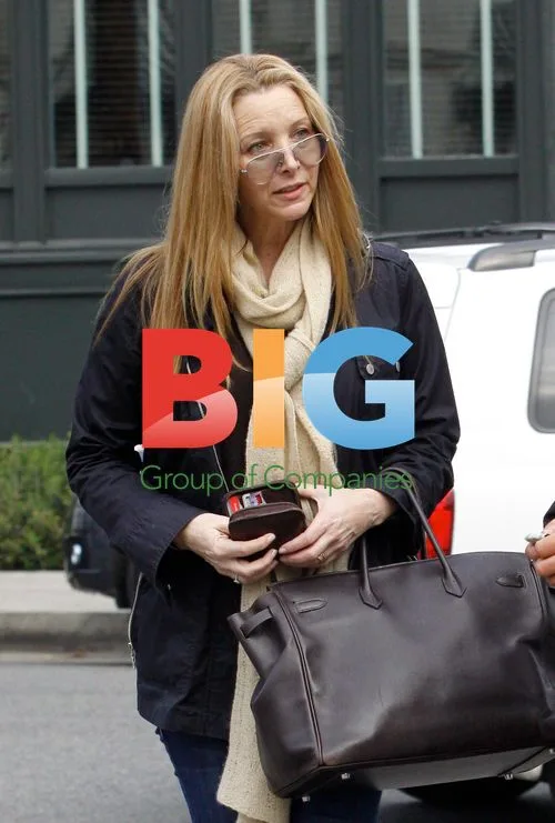 Lisa Kudrow Leaving Tavern