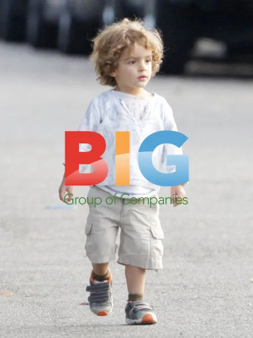 Vida and Levi McConaughey play on street