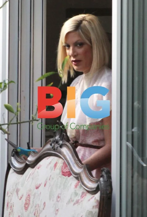 Tori Spelling and Dean McDermott Open Store