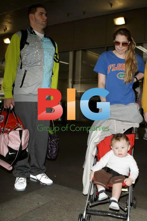 Kailyn Lowry with baby Issac and boyfriend
