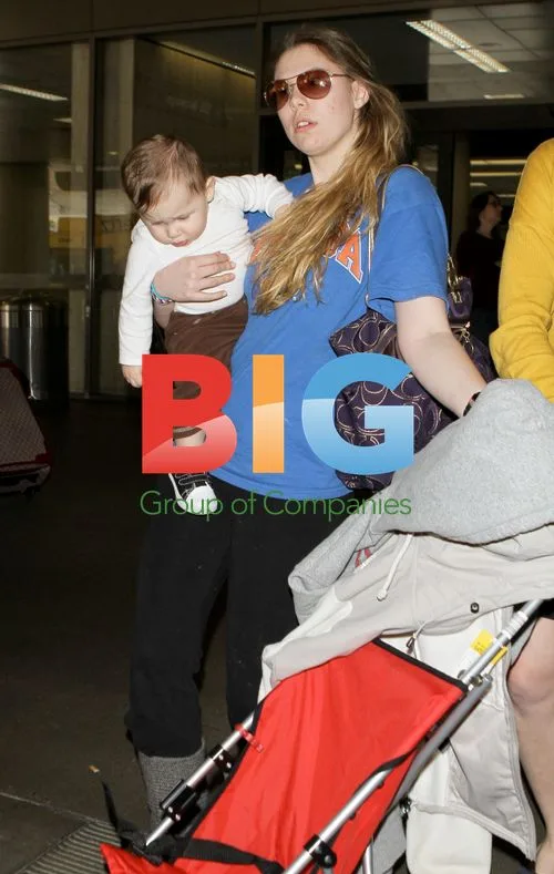 Kailyn Lowry with baby and boyfriend at LAX