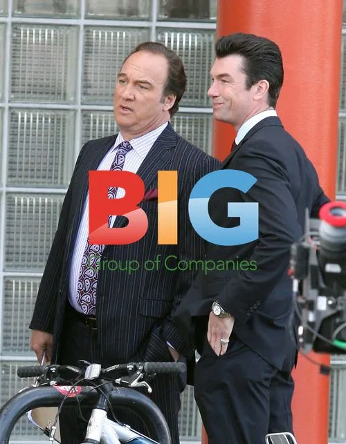 Jerry O'Connell and James Belushi on set