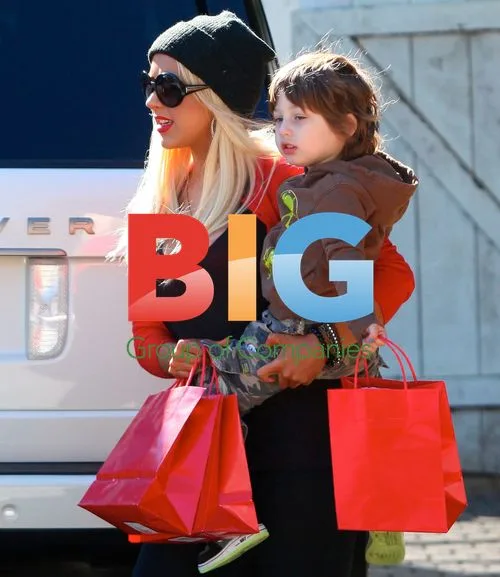 Christina Aguilera Takes Son Max to Visit Father