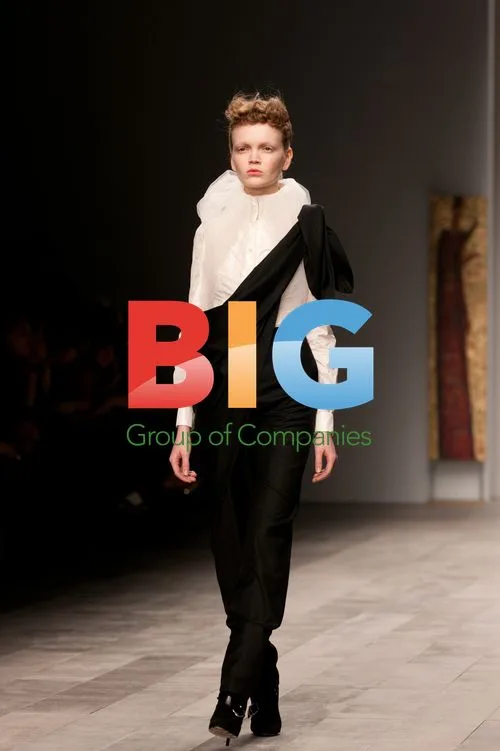 Corrie Nielsen Show at LFW 2011
