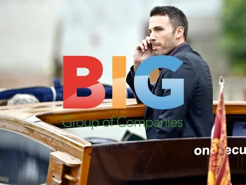 Ben Affleck Takes Taxi Tour in Venice