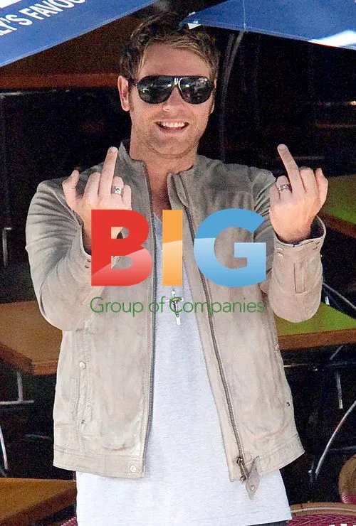 Brian McFadden Gives Photographer the Finger