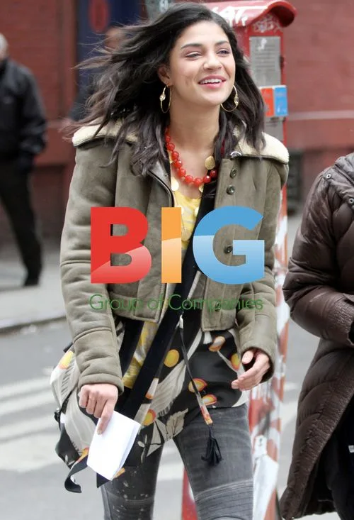 Jessica Szohr on Gossip Girl Set