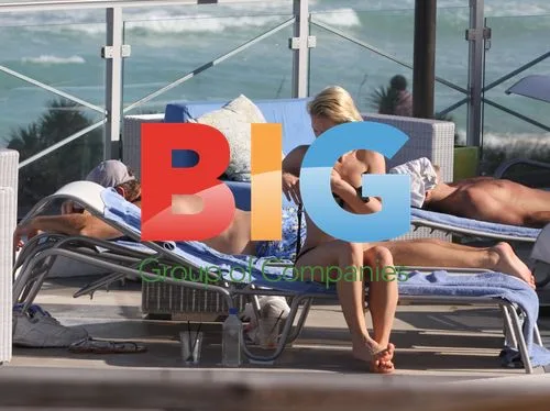 Kelsey Grammer and Katye Walsh Vacation