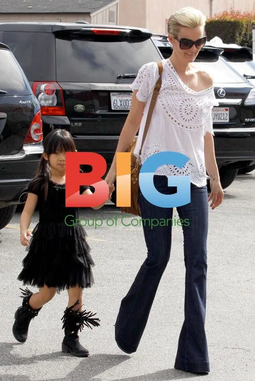 Laeticia Hallyday shopping with daughter in LA