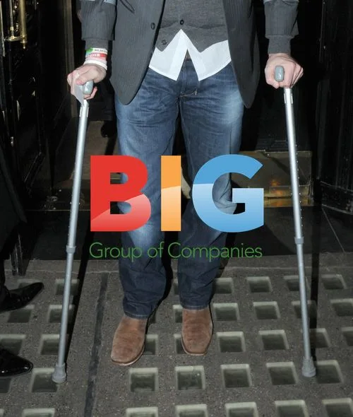 Freddie Flintoff Leaving Restaurant on Crutches