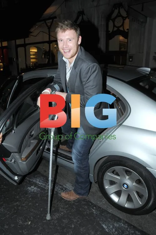 Freddie Flintoff Leaves Restaurant on Crutches
