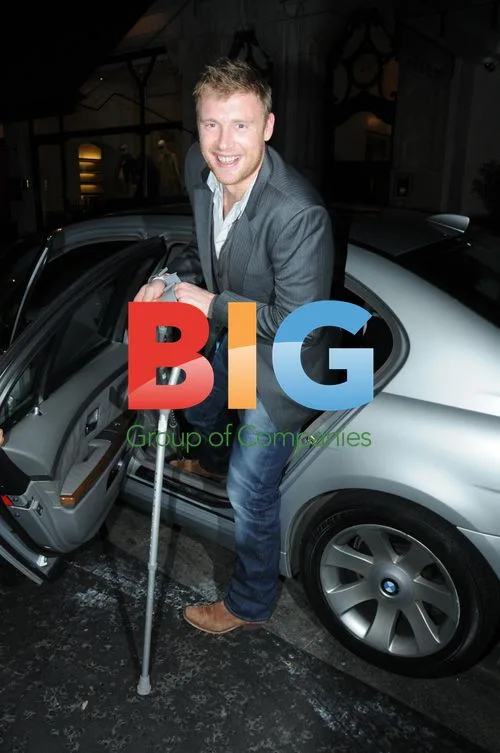 Freddie Flintoff leaves restaurant on crutches