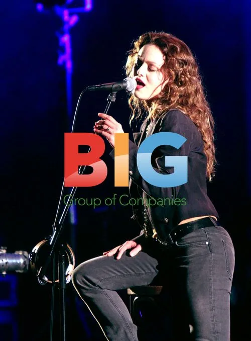 Vanessa Paradis Performs in LA