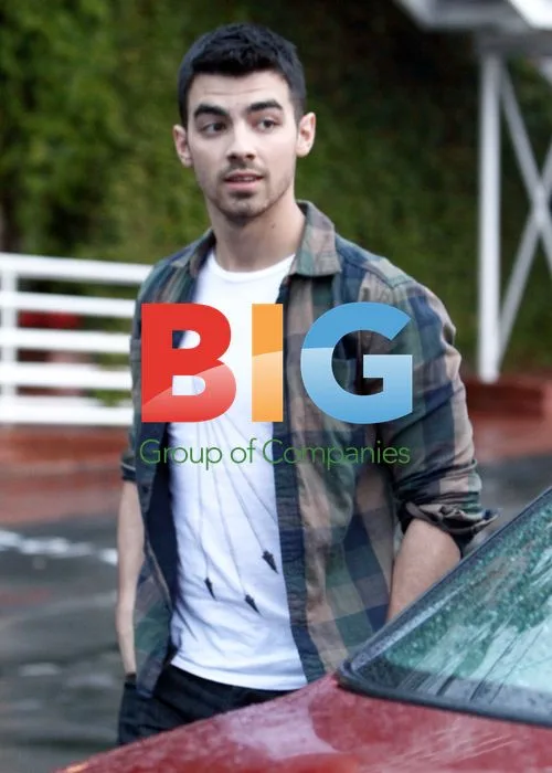 Joe Jonas Shopping in Beverly Hills