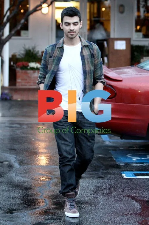 Joe Jonas Shopping at Fred Segal