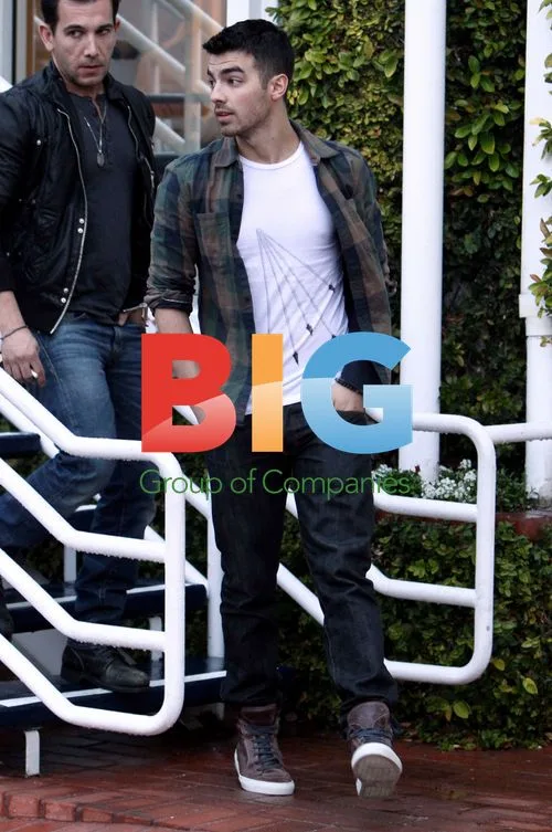 Joe Jonas Shopping in Beverly Hills