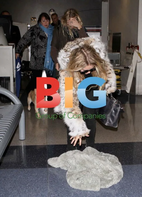 Mary-Kate and Ashley Olsen at LAX