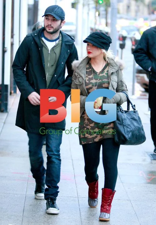 Christina Aguilera and Matthew Rutler Shopping