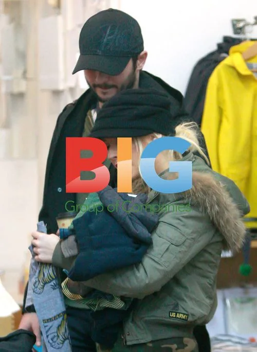 Christina Aguilera and Boyfriend Shop for Kids Clothes