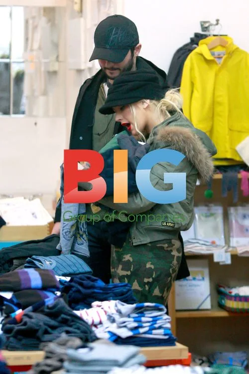 Christina Aguilera and Matthew Rutler Shopping