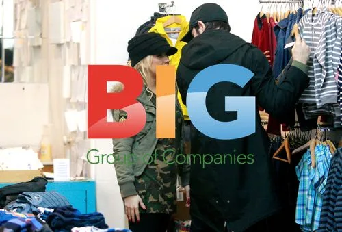 Christina Aguilera goes shopping with boyfriend Mathew Rutler