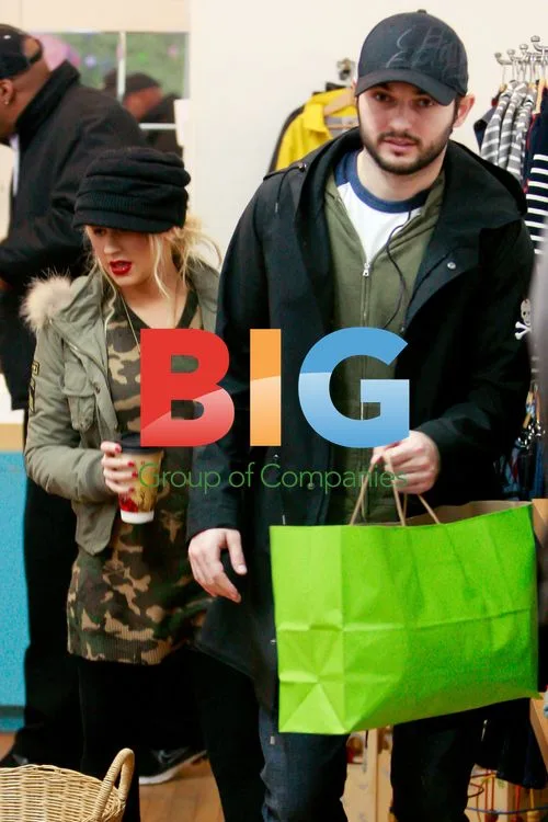 Christina Aguilera and Matthew Rutler Shopping