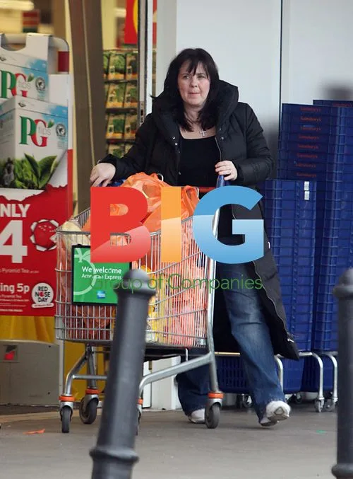 Coleen Nolan Shops for George Foreman Grill