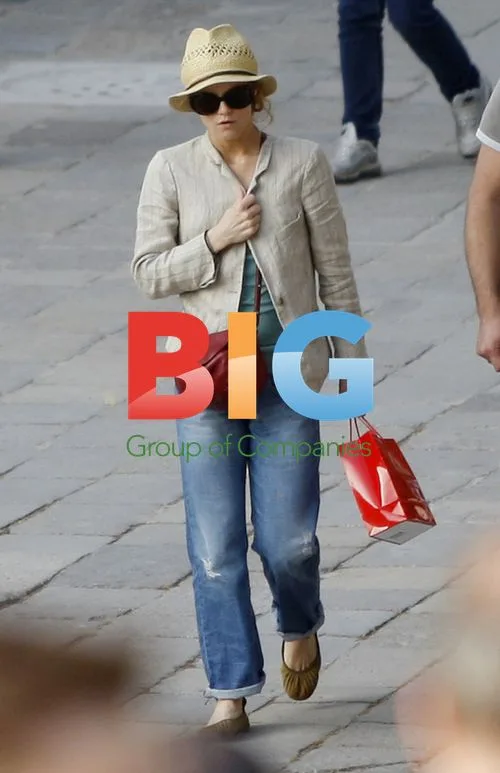 Vanessa Paradise Walks With Bodyguard in Venice