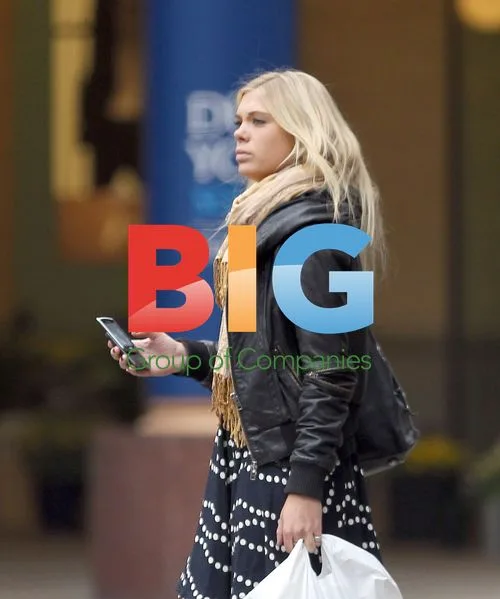 Chelsy Davy Out Shopping in London
