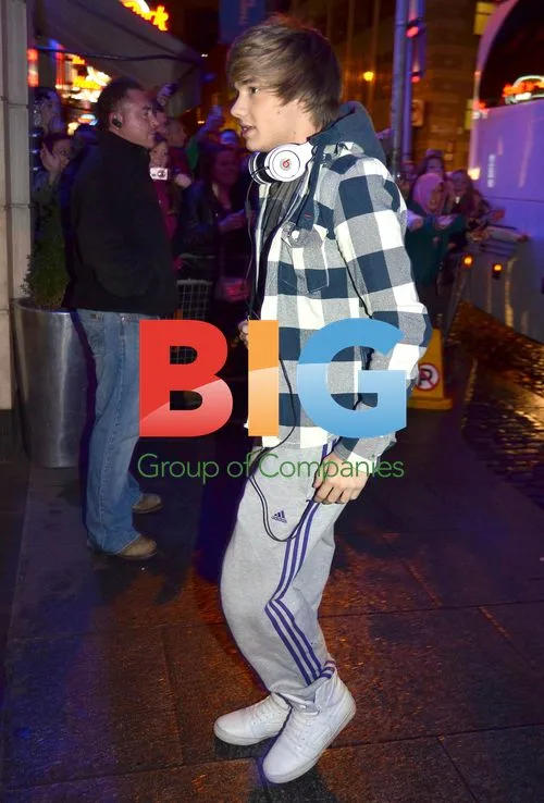 X Factor Live Tour members leave hotel
