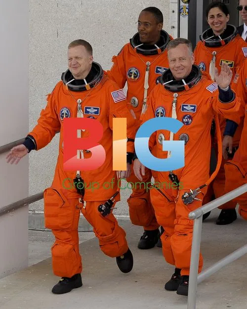 NASA Space Shuttle Discovery Crew Depart