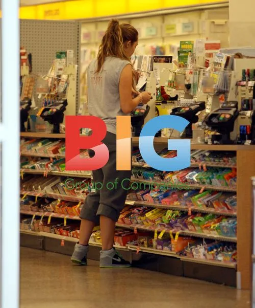 Miley Cyrus Shopping in Rain