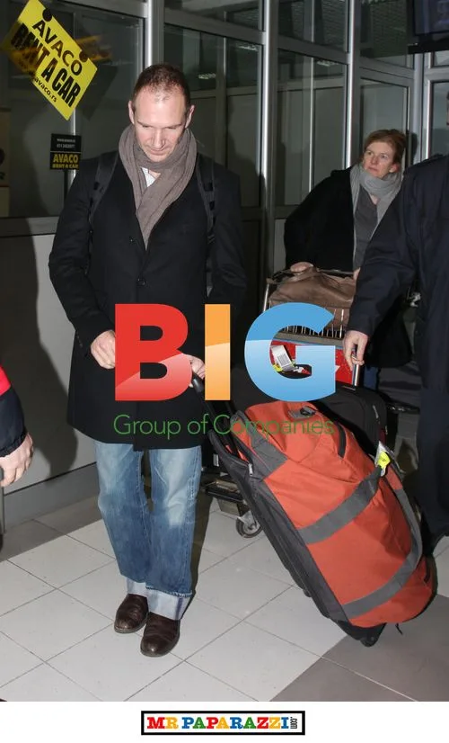 Ralph Fiennes Arrives in Belgrade