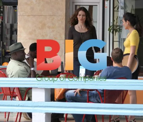 Michael Clarke Duncan, Geoff Stults, and Saffron Burrows on "The Locator" set
