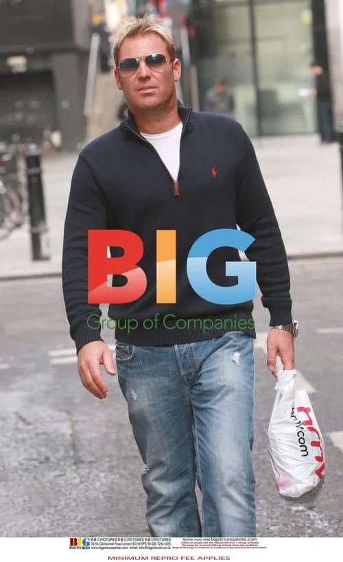 Shane Warne Visits HMV Store