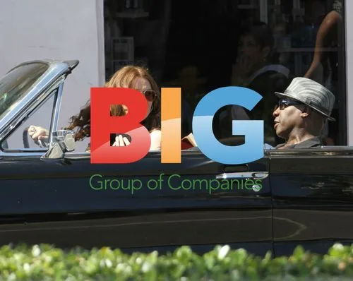 Michael Clarke Duncan and Saffron Burrows on "The Locator" set