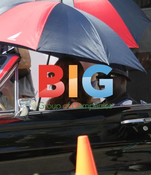 Michael Clarke Duncan and Saffron Burrows on "The Locator" set