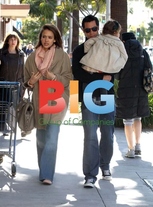 Jessica Alba, husband, daughter leave cafe