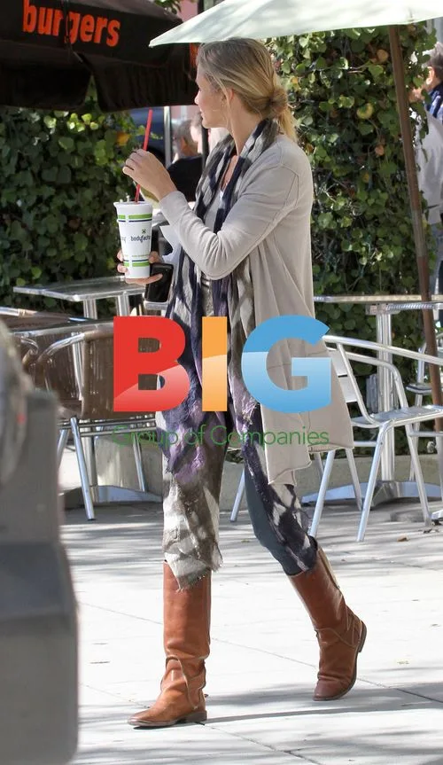 Cameron Diaz leaves Body Factory