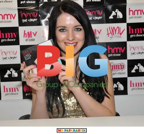 Clare Maguire Performs at HMV Glasgow