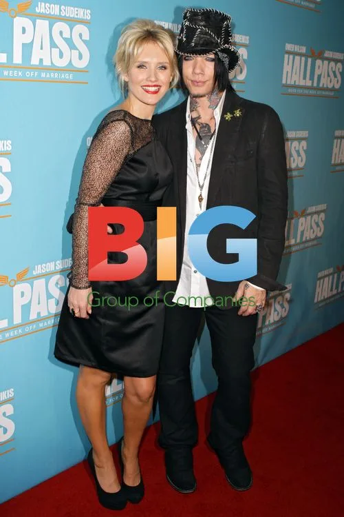 Nicky Whelan and DJ Ashbaa at 'Hall Pass' Premiere
