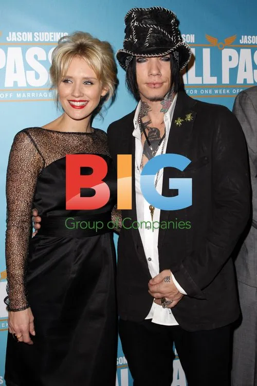 Nicky Whelan and DJ Ashbaa at 'Hall Pass' Premiere