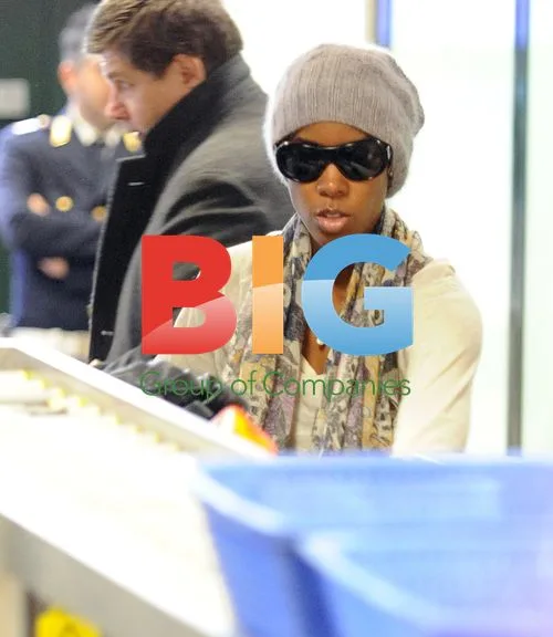 Kelly Rowland at Milan Airport